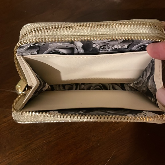 Adrienne Vittadini Gold Zip Around Wallet - Picture 4 of 8